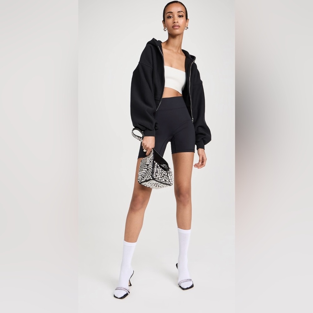 Bandier CENTER STAGE 6IN POCKET BIKER SHORT
